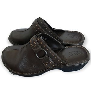 Boc brown clogs mules